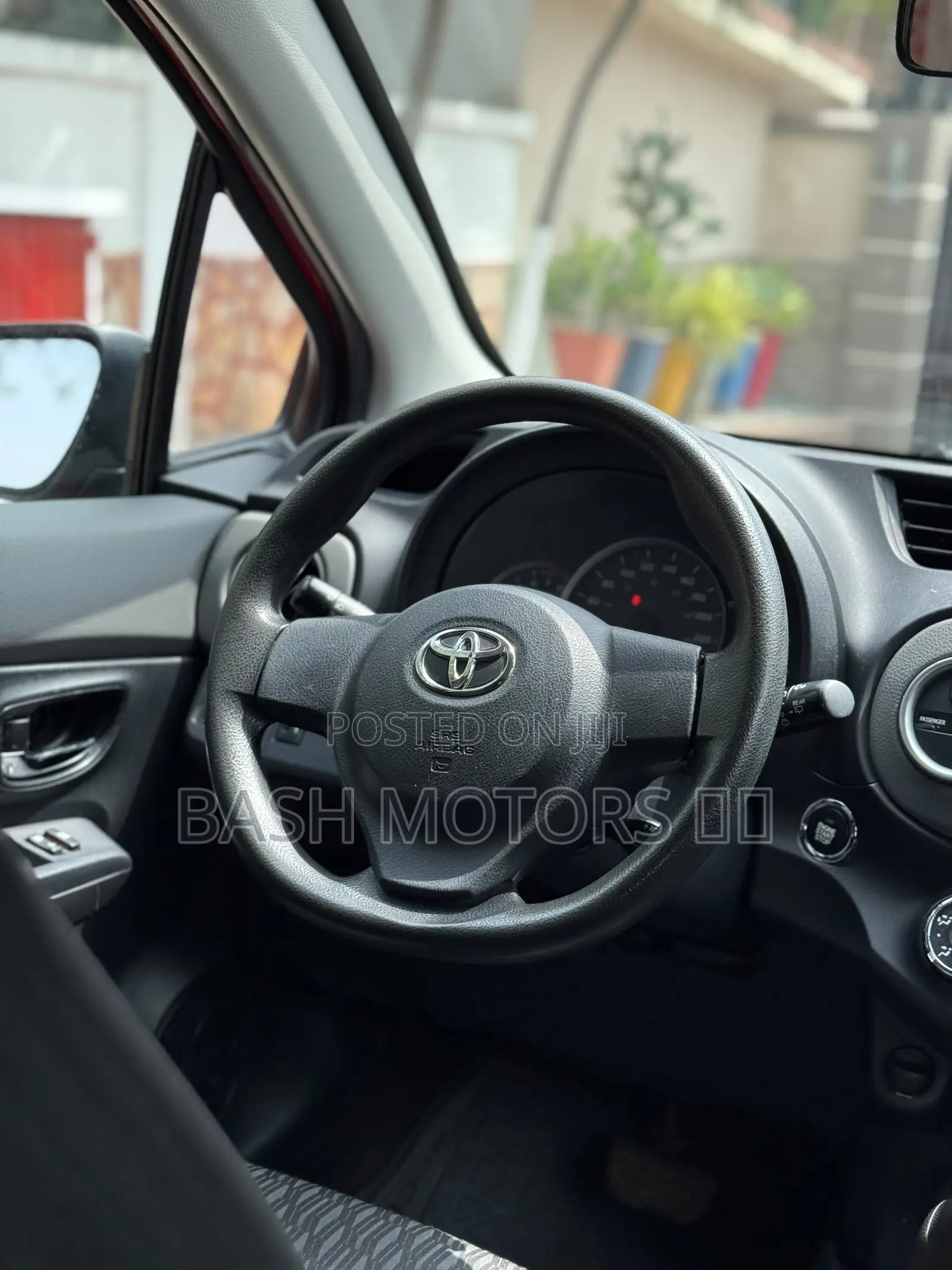 Toyota Yaris LE Hatchback 3dr 2014 Red