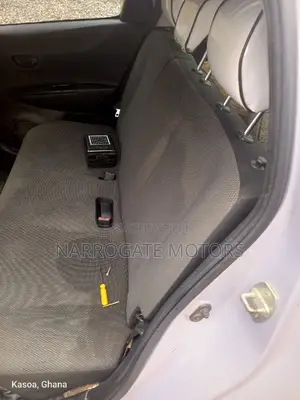 Toyota Vitz 2014 Silver