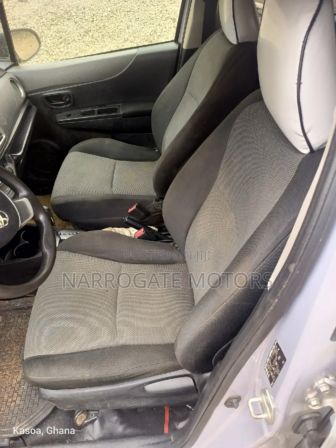 Toyota Vitz 2014 Silver
