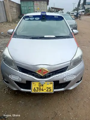 Toyota Vitz 2014 Silver