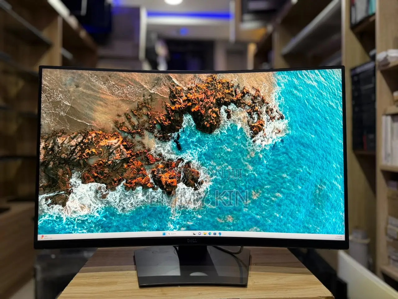Dell Monitor 32 Inches Curved