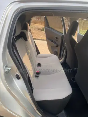 Toyota Vitz 2013 Silver