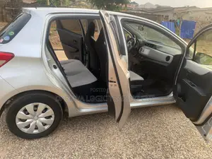Toyota Vitz 2013 Silver