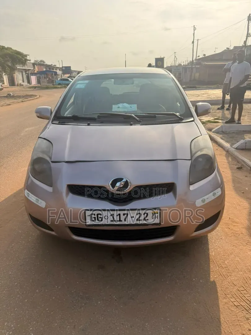 Toyota Vitz 2010 Pearl