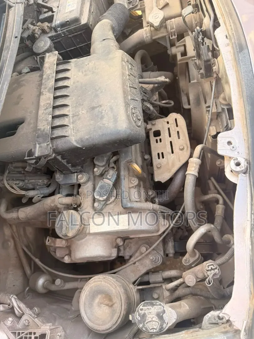Toyota Vitz 2010 Pearl
