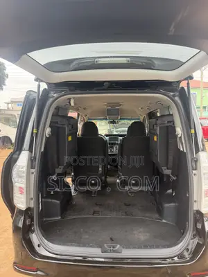 Toyota Voxy X 2WD 7-Seater 2012 Black