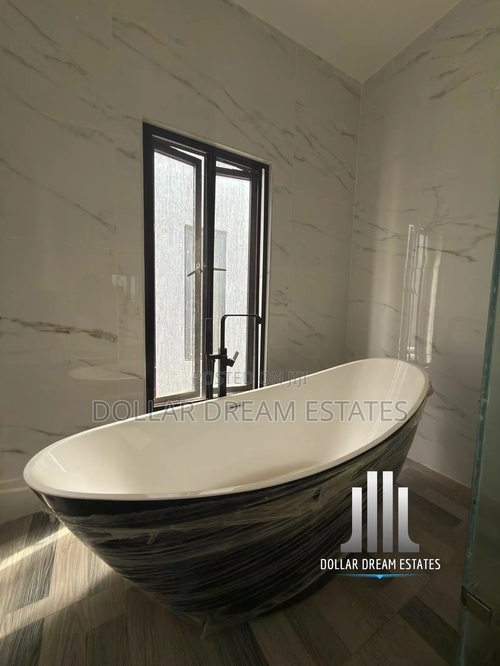 5bdrm House in East Legon for sale