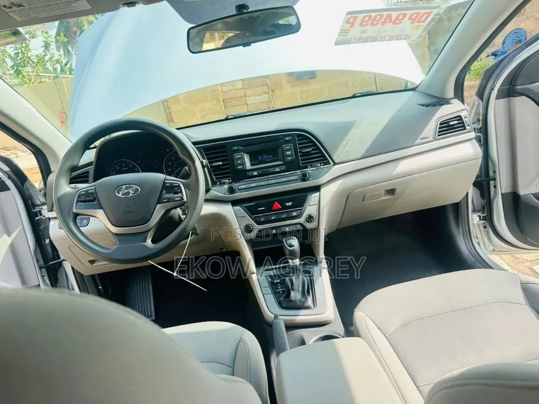 Hyundai Elantra 2018 Silver