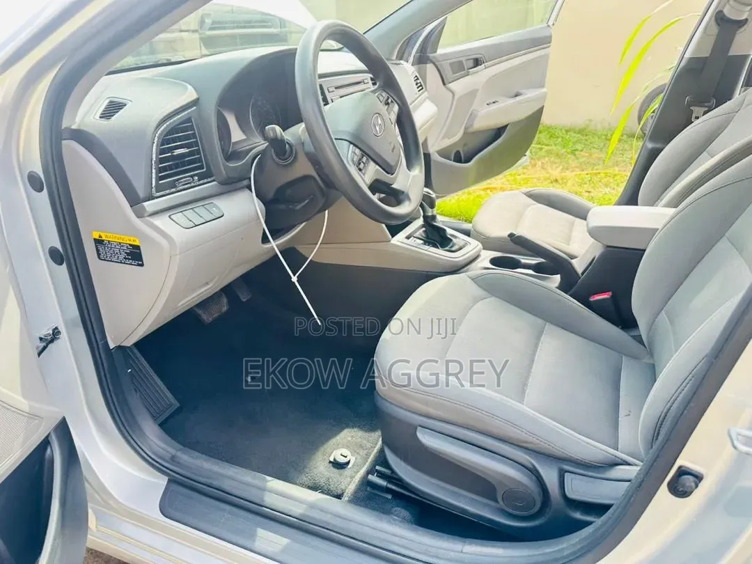 Hyundai Elantra 2018 Silver
