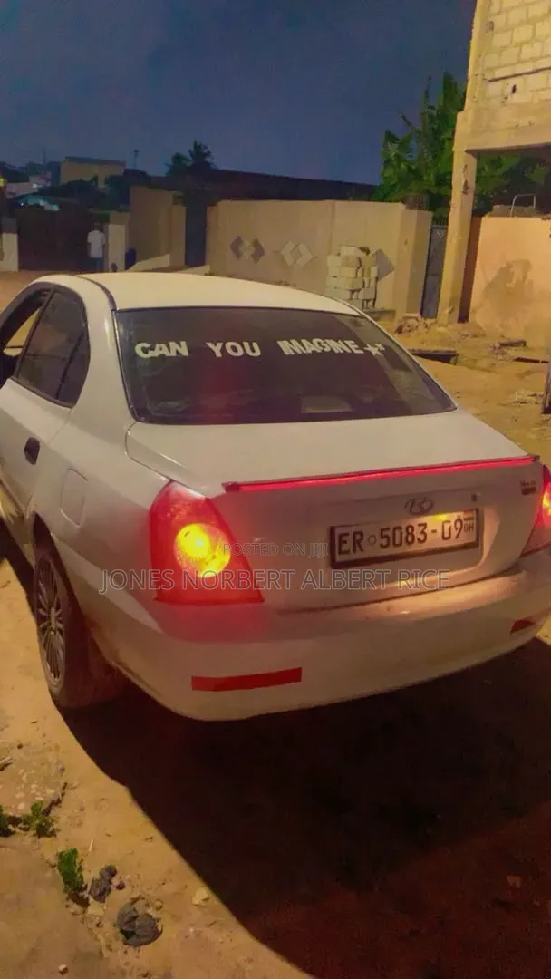 Hyundai Elantra GT 2002 White