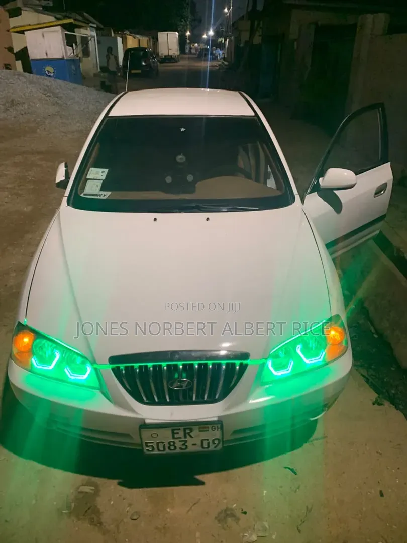 Hyundai Elantra GT 2002 White