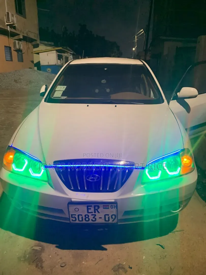 Hyundai Elantra GT 2002 White