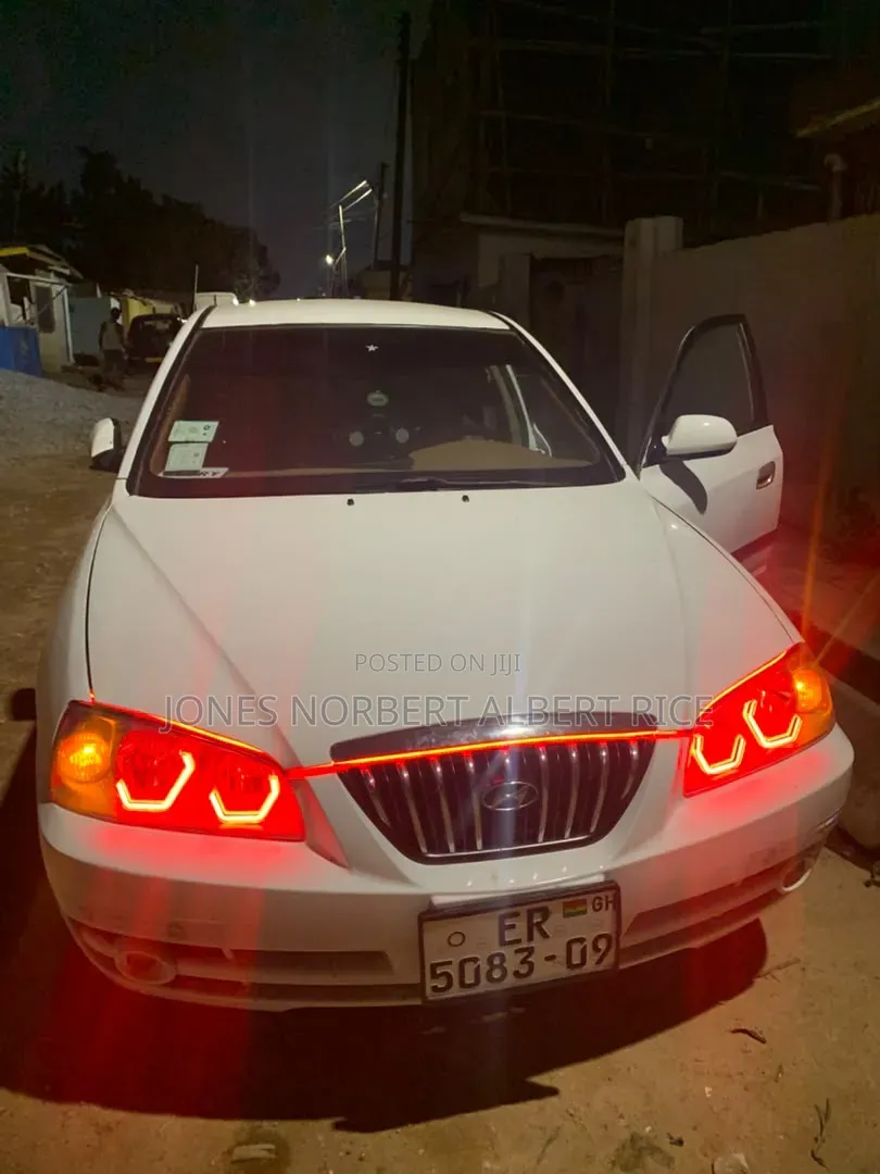 Hyundai Elantra GT 2002 White
