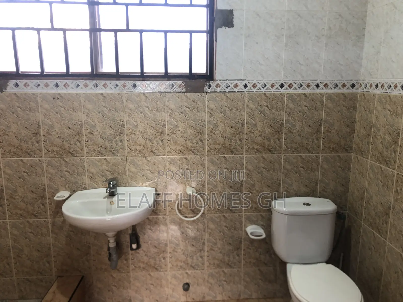 10bdrm House in Elaffhomesgh, American House for rent