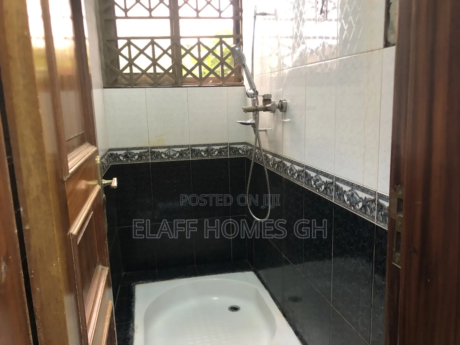 10bdrm House in Elaffhomesgh, American House for rent