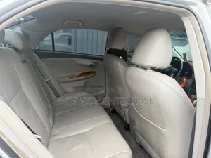 Toyota Corolla 2012 Silver