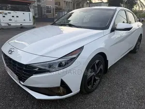 Hyundai Elantra Limited 2022 White