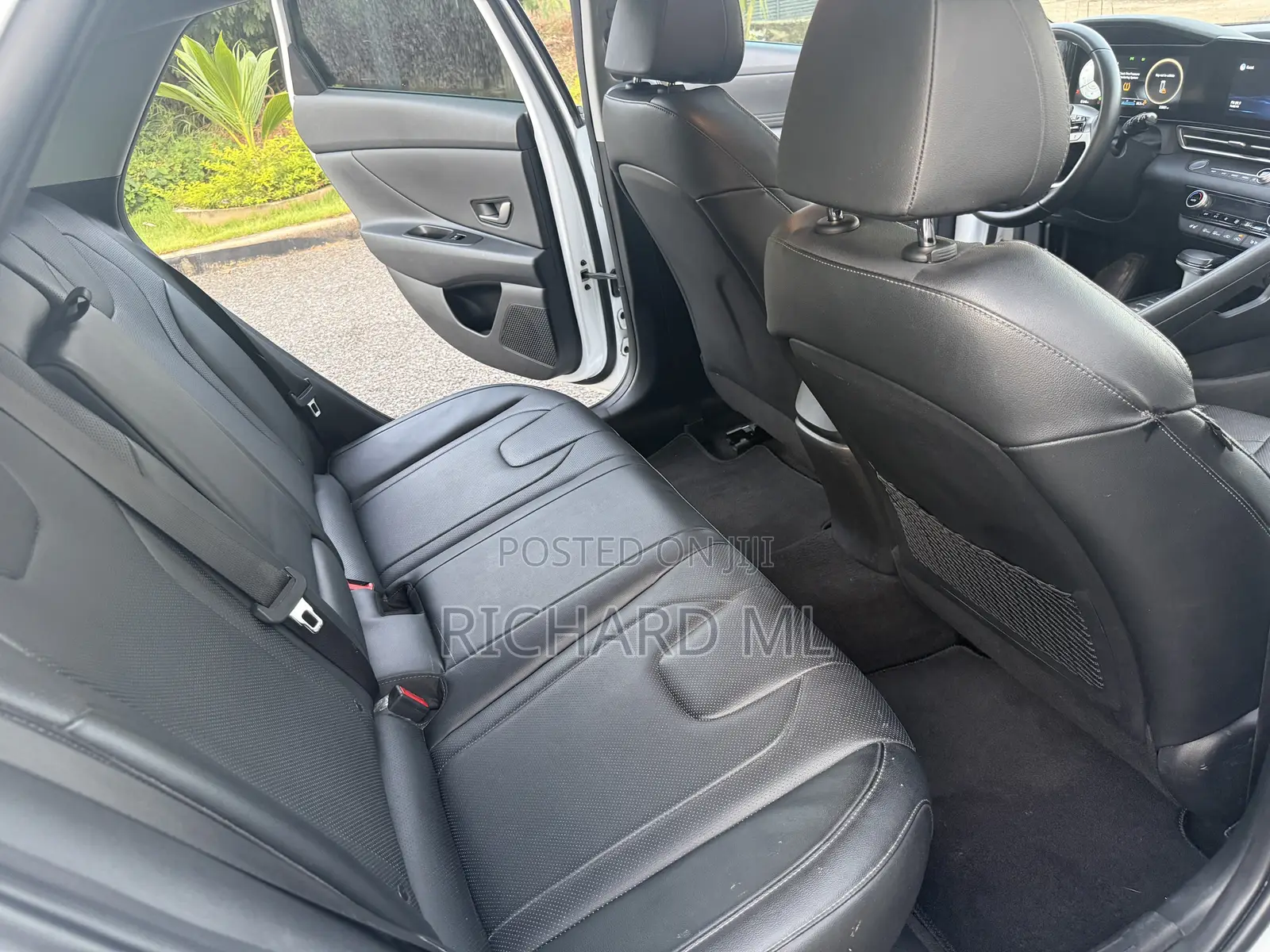 Hyundai Elantra Limited 2022 White