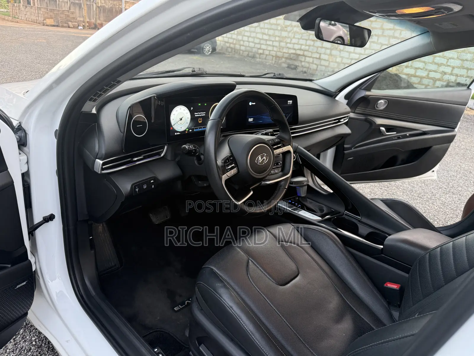 Hyundai Elantra Limited 2022 White