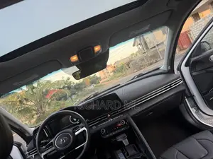 Hyundai Elantra Limited 2022 White