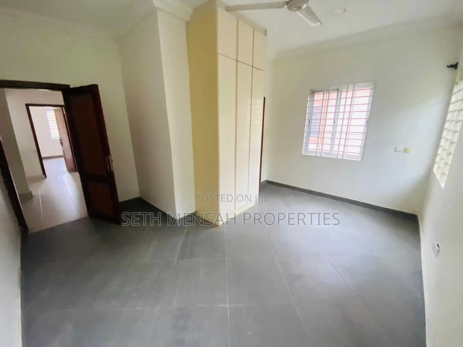 3bdrm Duplex in 4 Bedroom House, School Area for rent