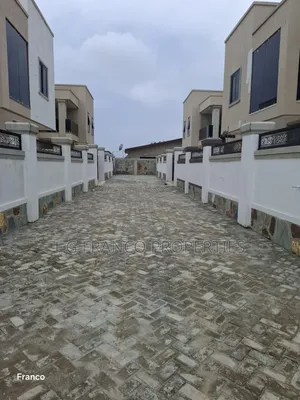 3bdrm House in Kg Franco Properties, Baatsona Total for sale