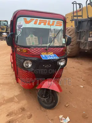 Bajaj RE 2025 Red