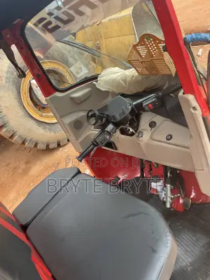 Bajaj RE 2025 Red