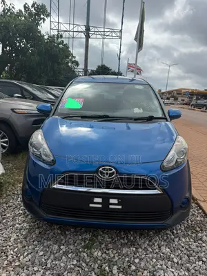 Toyota Sienta 1.5 AWD 2016 Blue