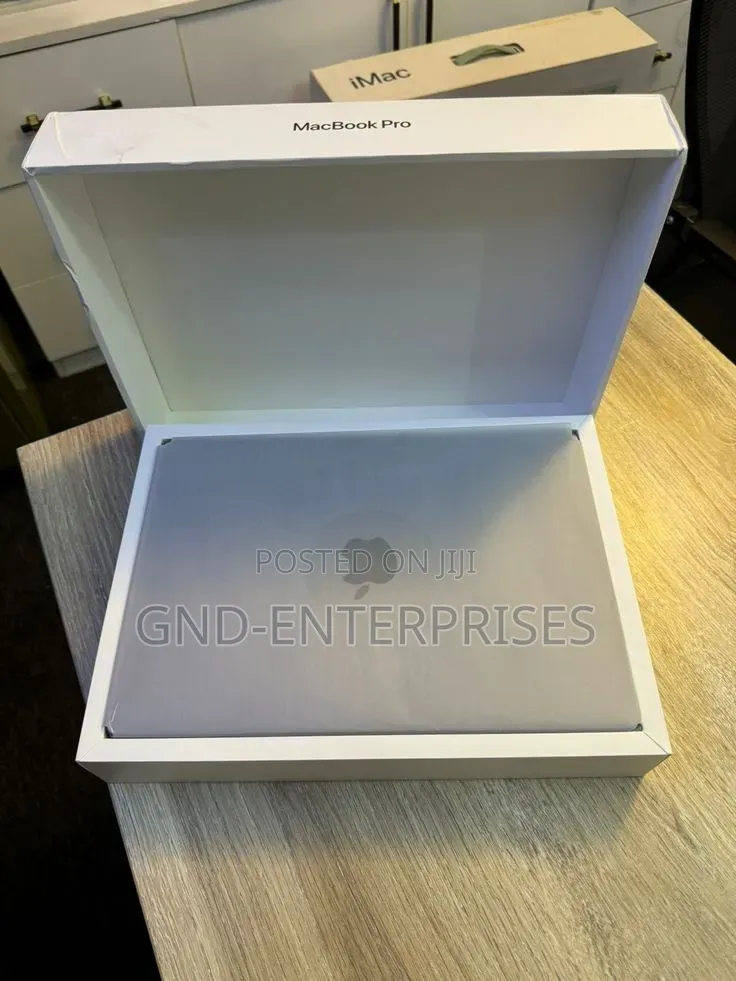 Laptop Apple MacBook 12GB Apple M3 Max SSD 1T