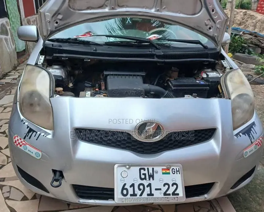 Toyota Vitz 2010 Gray