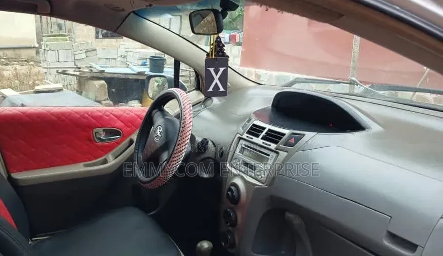 Toyota Vitz 2010 Gray
