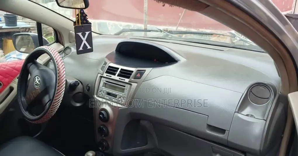 Toyota Vitz 2010 Gray