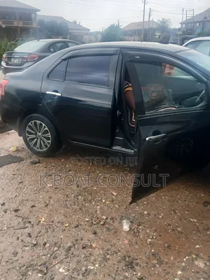 Toyota Yaris 2010 Black