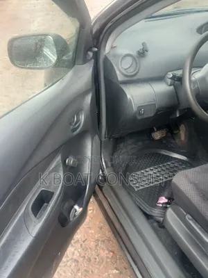 Toyota Yaris 2010 Black