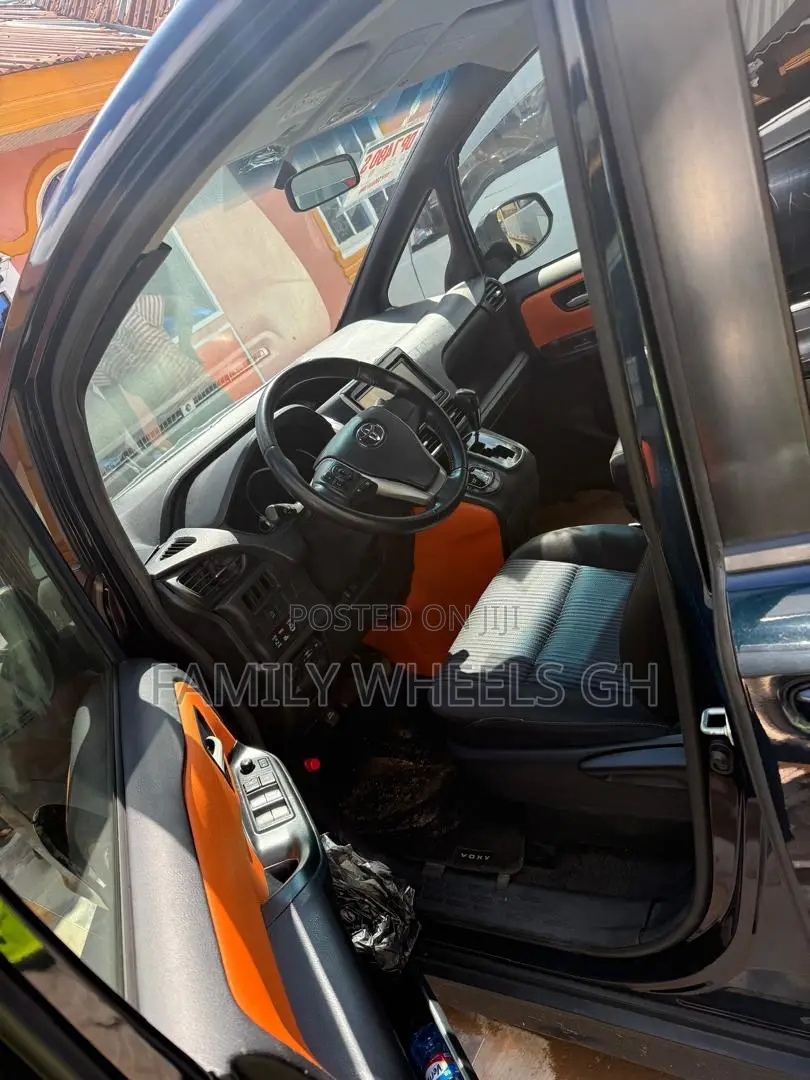 Toyota Voxy SV Premium 2014 Black