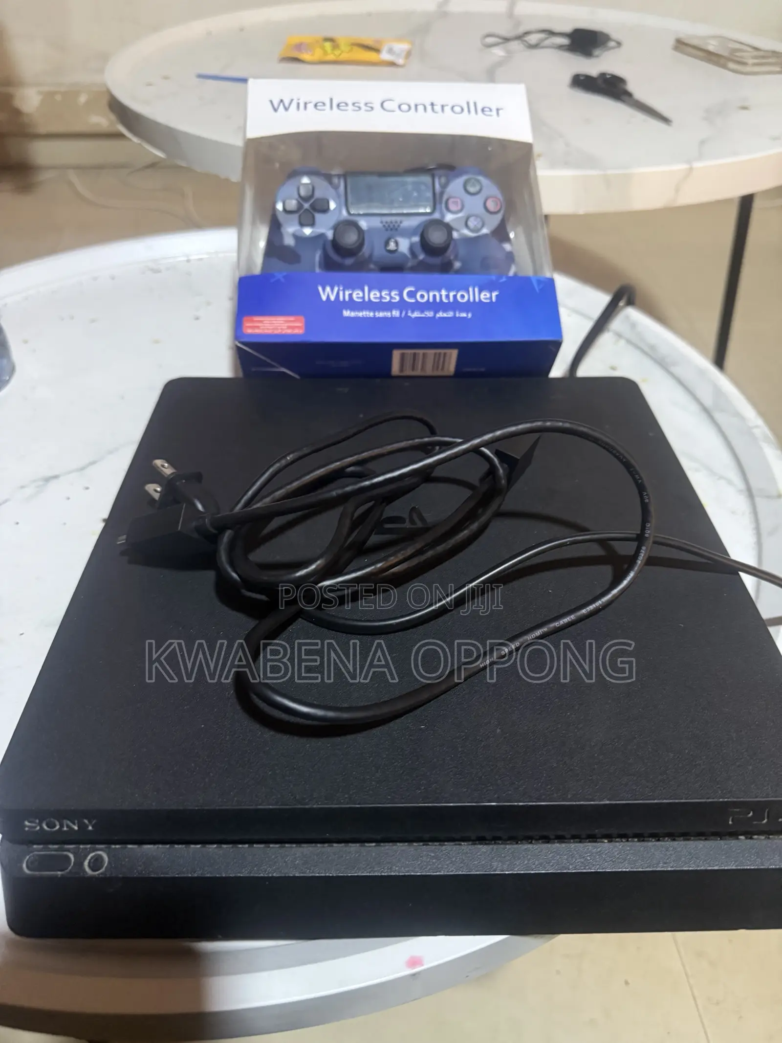 Sony PS4 Slim 500GB + Controller Cables