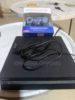 Sony PS4 Slim 500GB + Controller Cables