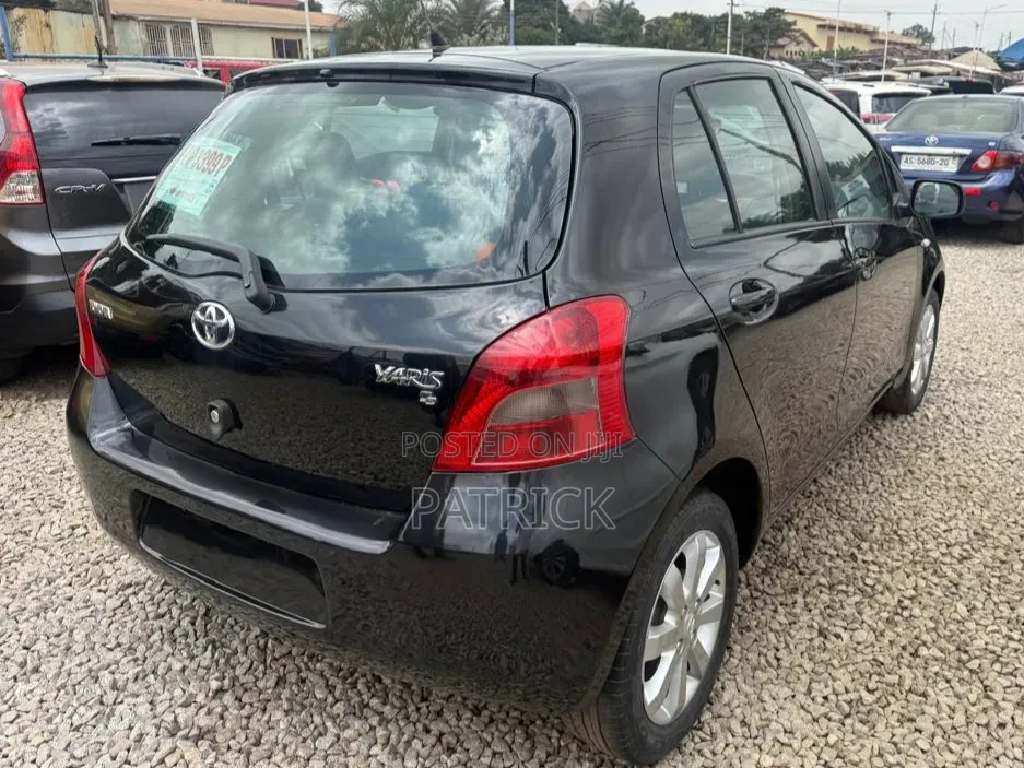 Toyota Yaris 2010 Black