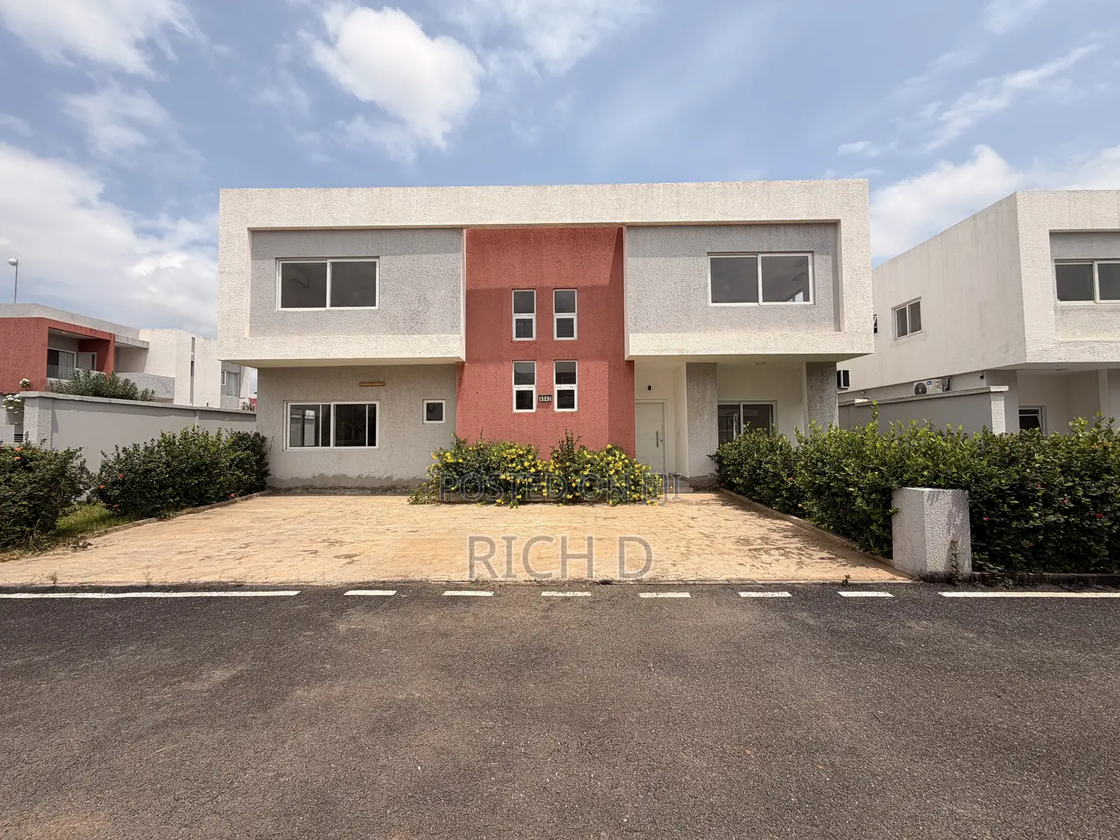 5bdrm House in The Greens Estate, Community 25 for rent