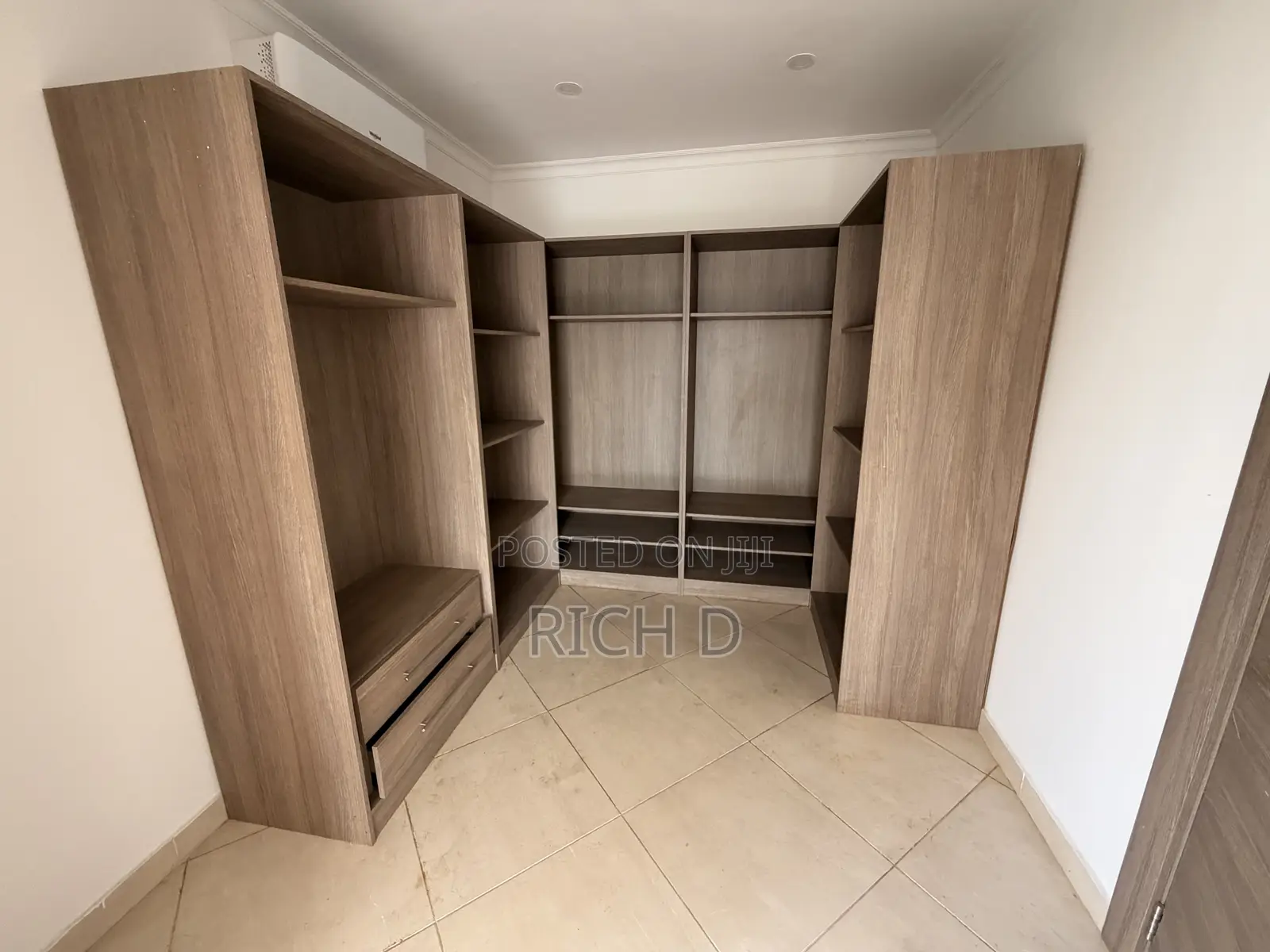 5bdrm House in The Greens Estate, Community 25 for rent