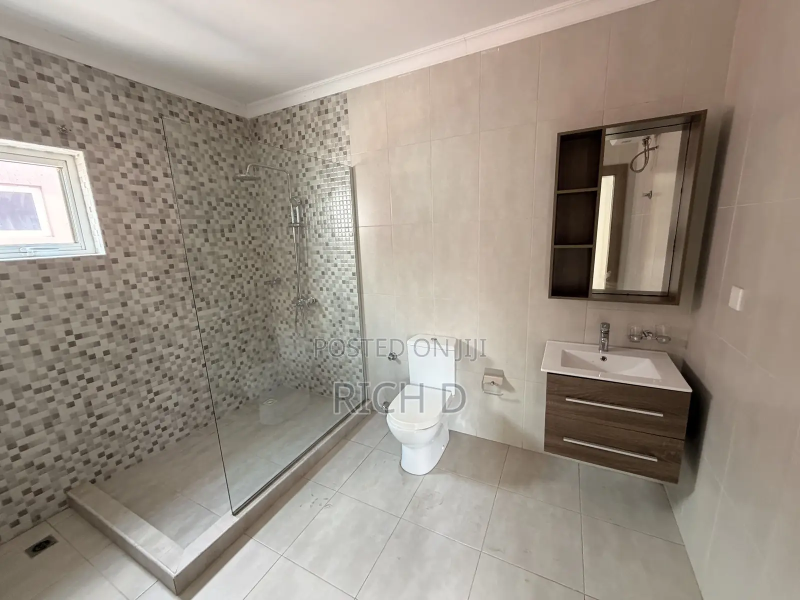 5bdrm House in The Greens Estate, Community 25 for rent