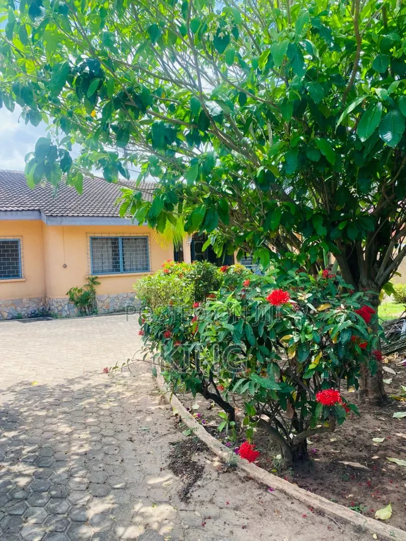 5bdrm House in Achimota for sale