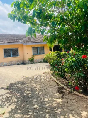 5bdrm House in Achimota for sale