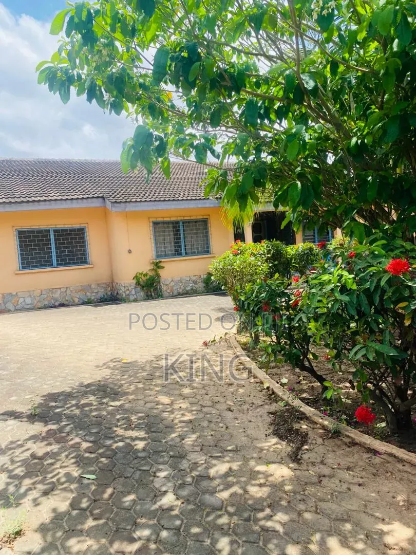 5bdrm House in Achimota for sale