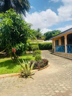 5bdrm House in Achimota for sale
