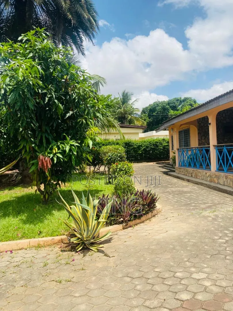 5bdrm House in Achimota for sale