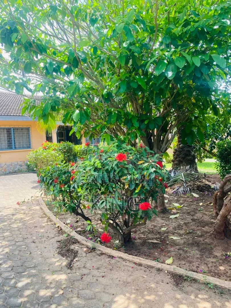 5bdrm House in Achimota for sale