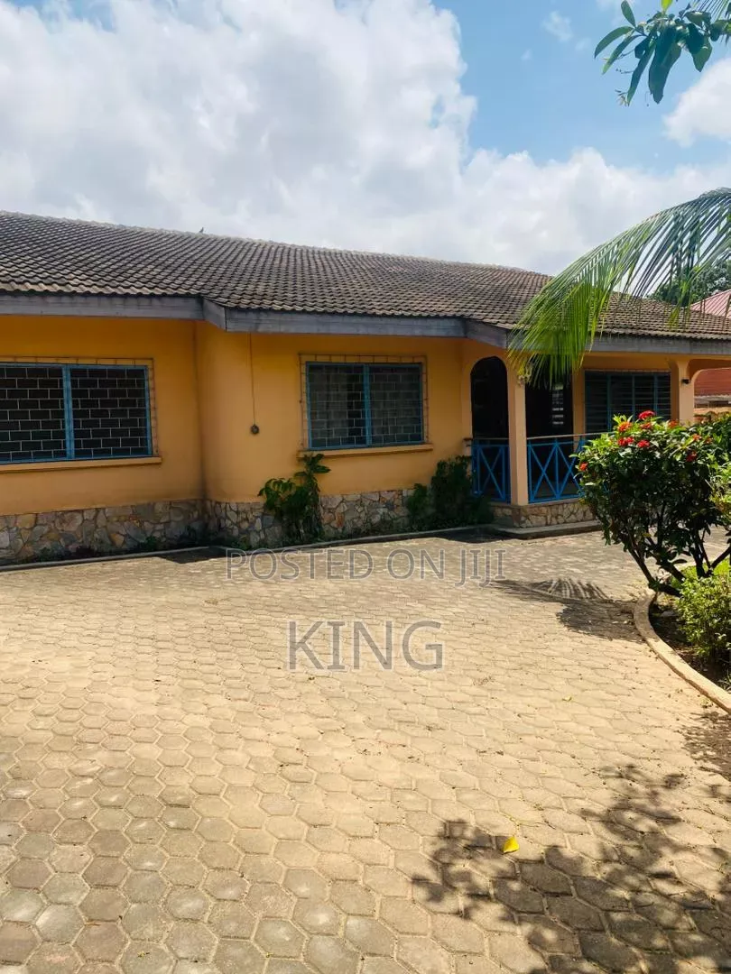 5bdrm House in Achimota for sale