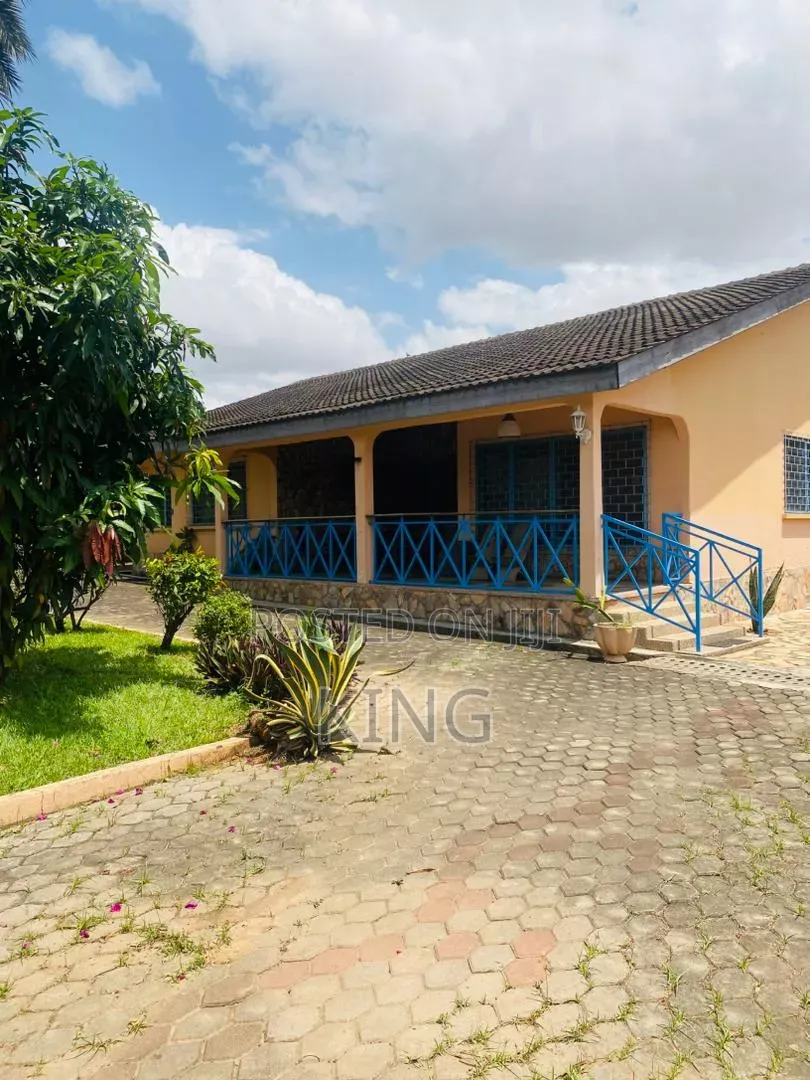 5bdrm House in Achimota for sale